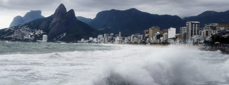 Terça com ressaca e clima chuvoso no Rio