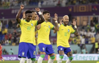Brasil vence Coreia de goleada e avança às oitavas