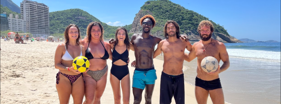 Personagens da Orla: filme Bola Pro Alto, revela a Cultura e História da Altinha nas Praias do Rio de Janeiro