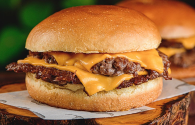 Descubra o Sabor Único do X-Burger do Quiosque Seu Vidal na Barra